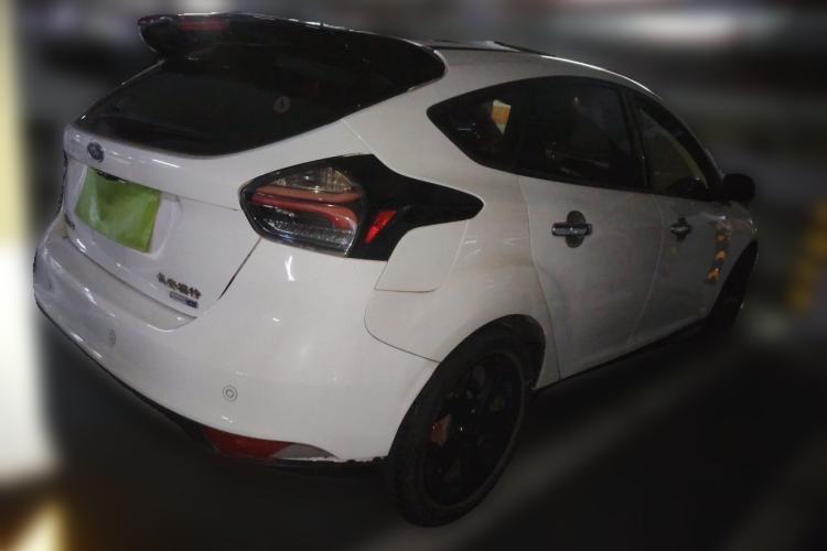 Used Ford Focus 2015 Hatchback 1.6L Manual Fashion Edition Rear Right 45 Deg