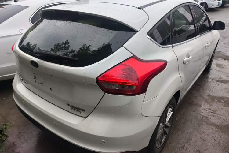Used Ford Focus 2015 Hatchback EcoBoost 180 Automatic Elite Model Rear Right 45 Deg