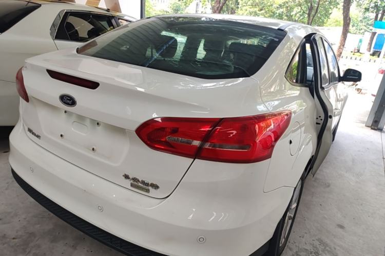Used Ford Focus 2015 Sedan EcoBoost 125 Automatic Supreme Style Edition Rear Right 45 Deg