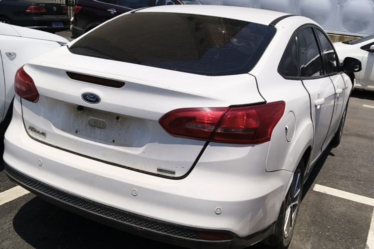 Used Ford Focus 2015 Sedan EcoBoost 125 Automatic Supreme Style Edition Rear Right 45 Deg