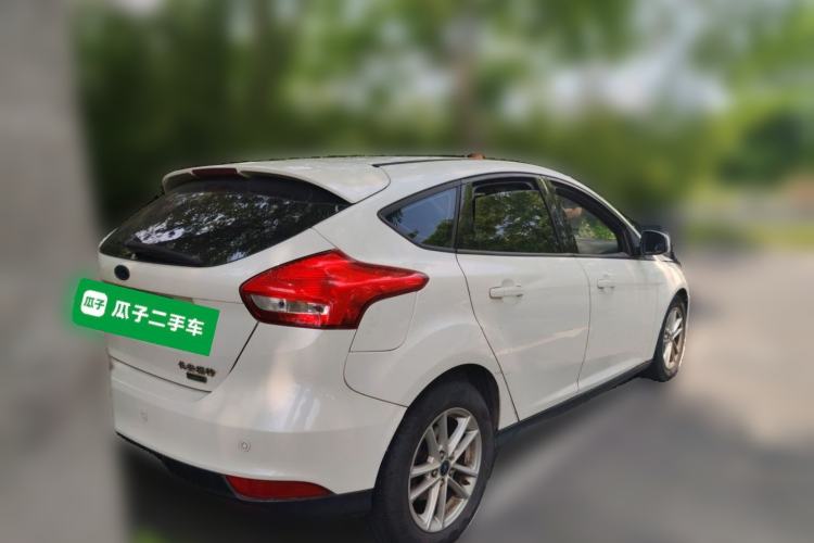 Used Ford Focus 2015 Hatchback EcoBoost 125 Automatic Supreme Style Edition Rear Right 45 Deg