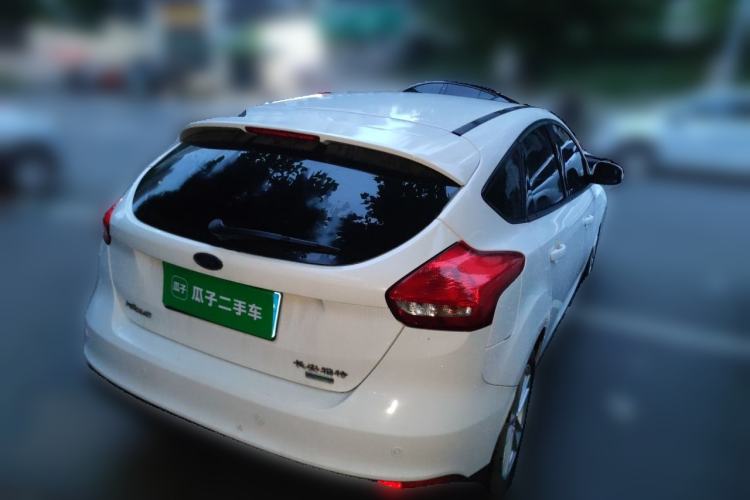 Used Ford Focus 2015 Hatchback EcoBoost 125 Automatic Supreme Style Edition Rear Right 45 Deg