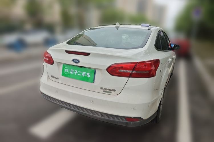 Used Ford Focus 2015 Sedan EcoBoost 125 Automatic Supreme Style Edition Rear Right 45 Deg