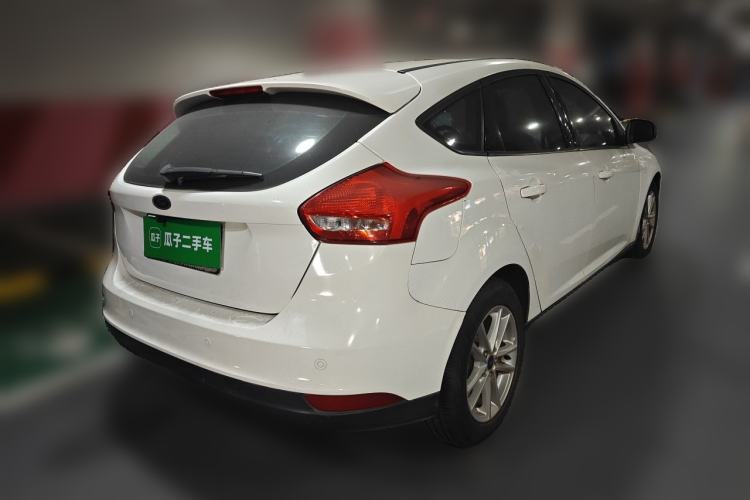 Used Ford Focus 2015 Hatchback EcoBoost 125 Manual – Ultra-Style Edition Rear Right 45 Deg