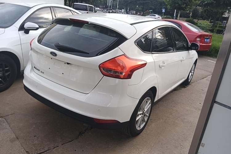 Used Ford Focus 2015 Hatchback 1.6L Automatic Fashion Edition Rear Right 45 Deg