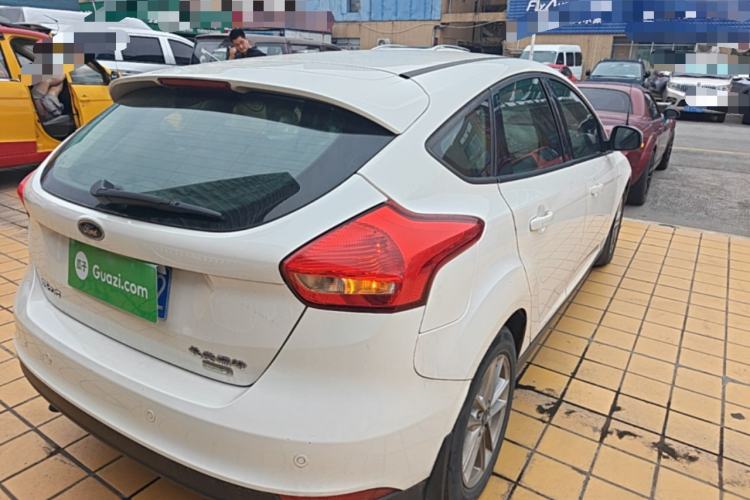 Used Ford Focus 2015 Hatchback EcoBoost 125 Automatic Supreme Style Edition Rear Right 45 Deg