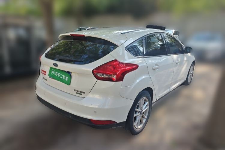 Used Ford Focus 2015 Hatchback EcoBoost 125 Automatic Supreme Style Edition Rear Right 45 Deg