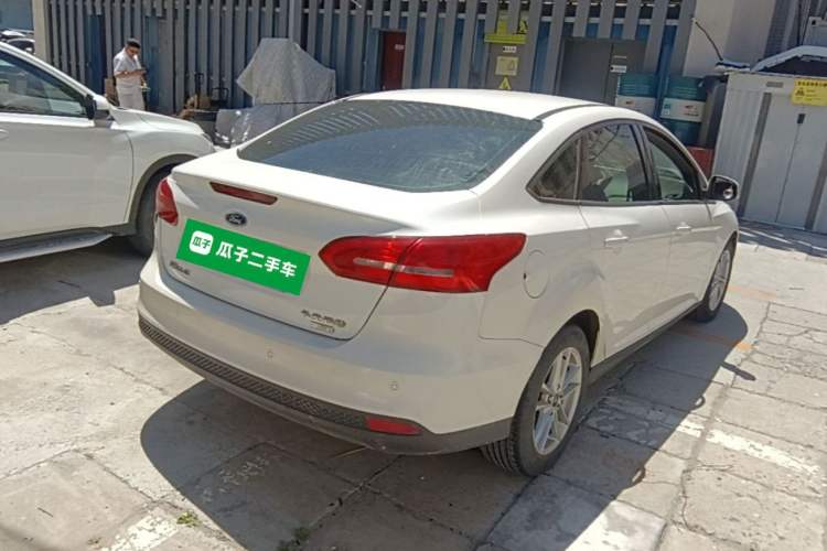 Used Ford Focus 2015 Sedan EcoBoost 125 Automatic Supreme Style Edition Rear Right 45 Deg