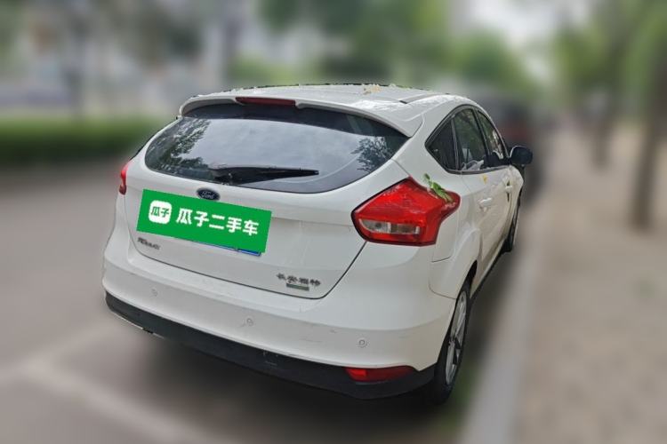 Used Ford Focus 2015 Hatchback EcoBoost 125 Automatic Supreme Style Edition Rear Right 45 Deg