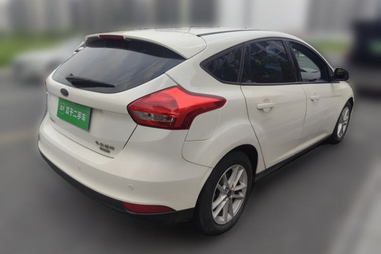 Used Ford Focus 2015 Hatchback EcoBoost 125 Automatic Supreme Style Edition Rear Right 45 Deg