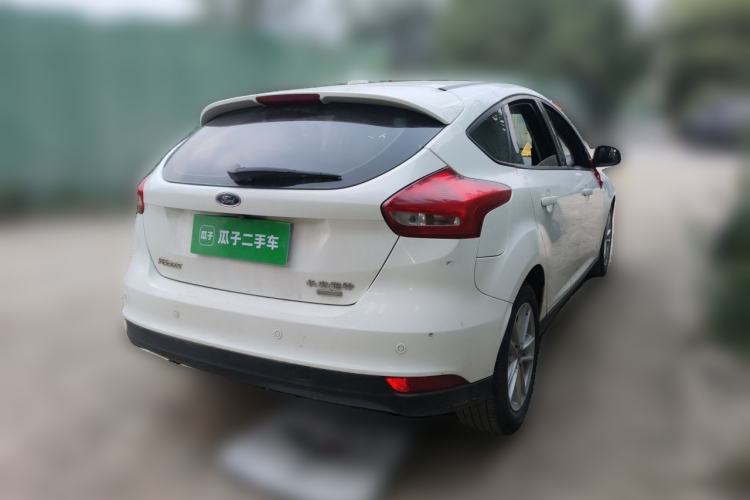 Used Ford Focus 2015 Hatchback EcoBoost 125 Manual – Ultra-Style Edition Rear Right 45 Deg