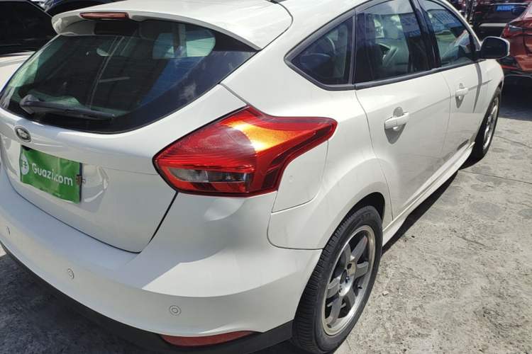 Used Ford Focus 2015 Hatchback 1.6L Manual Fashion Edition Rear Right 45 Deg