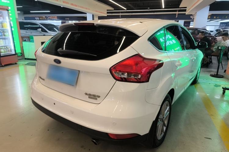 Used Ford Focus 2015 Hatchback EcoBoost 180 Automatic Elite Model Rear Right 45 Deg