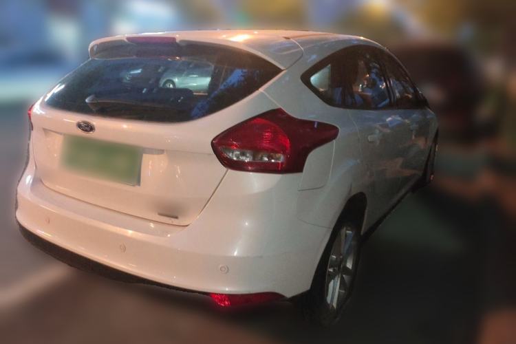 Used Ford Focus 2015 Hatchback EcoBoost 125 Automatic Supreme Style Edition Rear Right 45 Deg