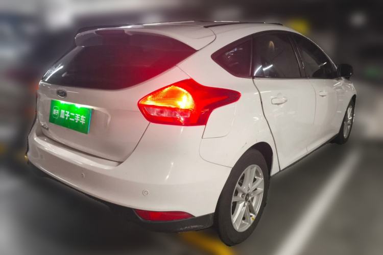 Used Ford Focus 2015 Hatchback 1.6L Automatic Fashion Edition Rear Right 45 Deg