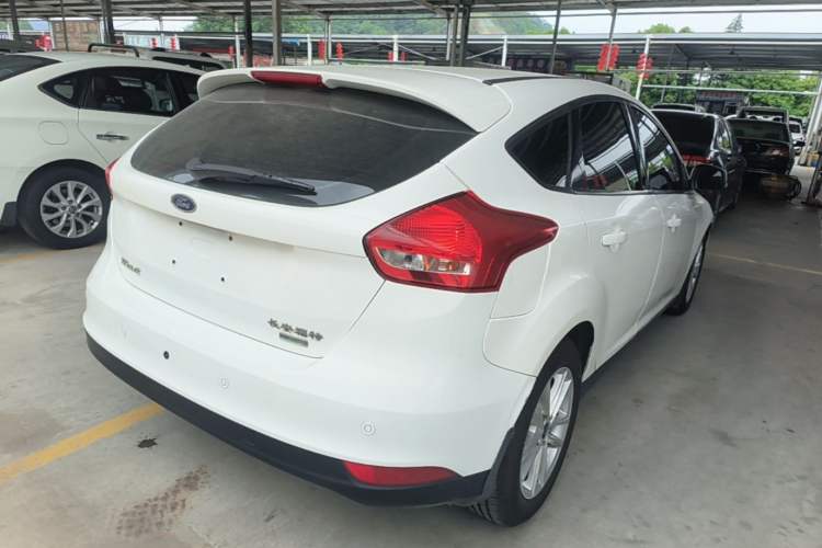Used Ford Focus 2015 Hatchback EcoBoost 125 Automatic Supreme Style Edition Rear Right 45 Deg