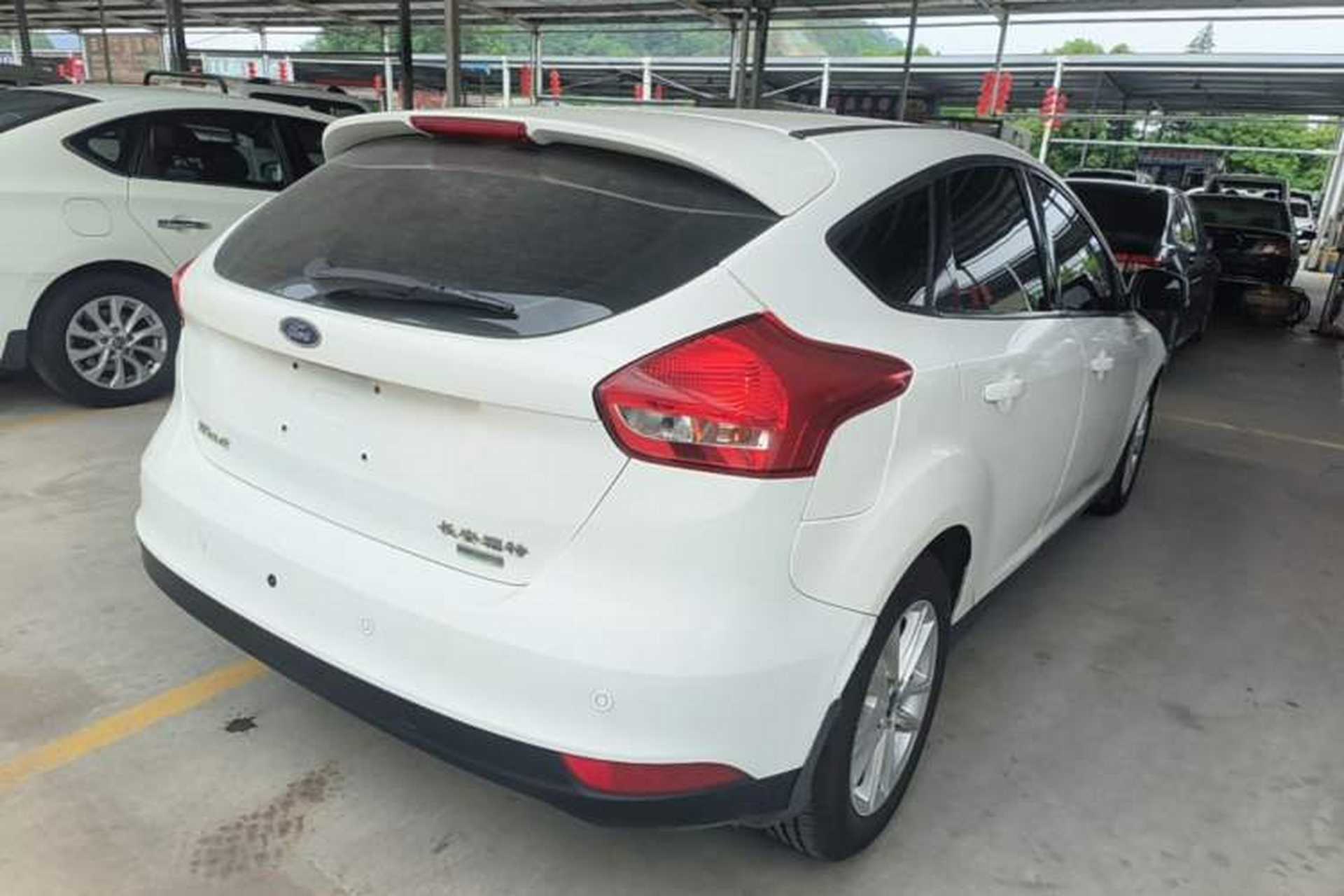 Used Ford Focus 2015 Hatchback EcoBoost 125 Automatic Supreme Style Edition Rear Right 45 Deg