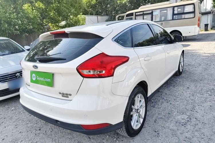 Used Ford Focus 2015 Hatchback EcoBoost 125 Automatic Supreme Style Edition Rear Right 45 Deg