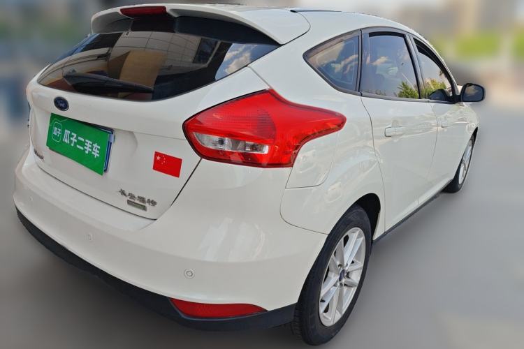 Used Ford Focus 2015 Hatchback EcoBoost 125 Automatic Supreme Style Edition Rear Right 45 Deg