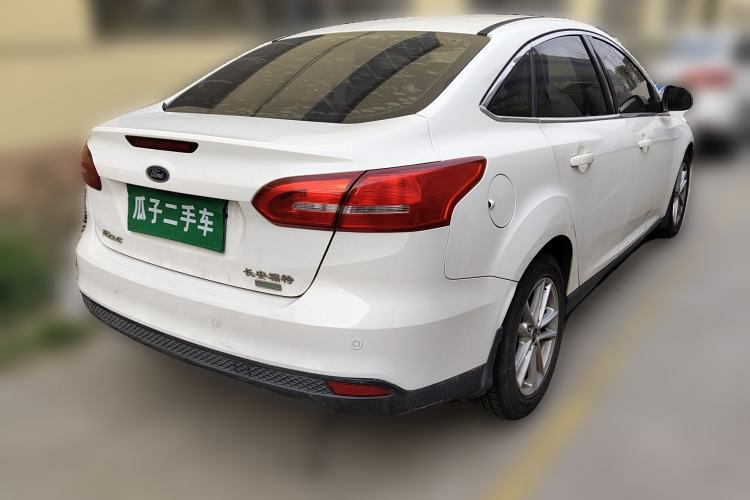 Used Ford Focus 2015 Sedan EcoBoost 125 Manual – Ultra-Style Edition Rear Right 45 Deg