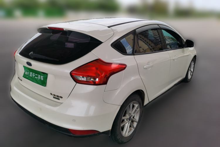Used Ford Focus 2015 Hatchback EcoBoost 125 Automatic Supreme Style Edition Rear Right 45 Deg