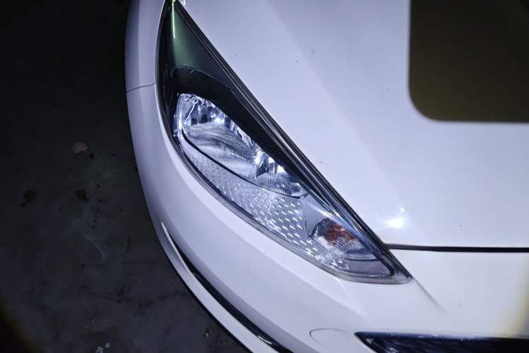 Used Ford Focus 2015 Hatchback 1.6L Automatic Fashion Edition Right Front Headlight