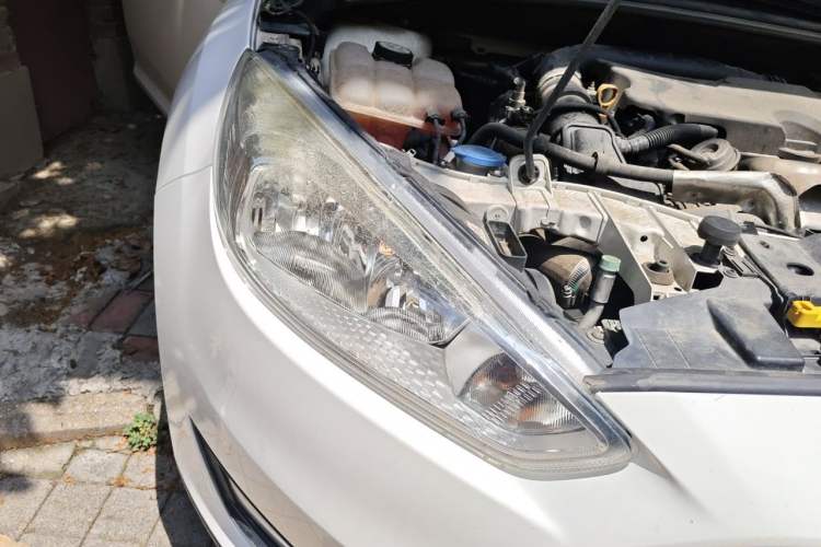 Used Ford Focus 2015 Sedan EcoBoost 125 Automatic Supreme Style Edition Right Front Headlight