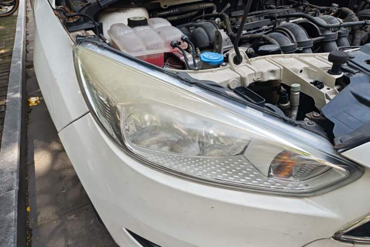 Used Ford Focus 2015 Hatchback 1.6L Automatic Comfort Model Right Front Headlight