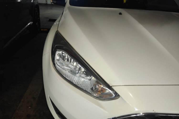 Used Ford Focus 2015 Hatchback 1.6L Manual Fashion Edition Right Front Headlight