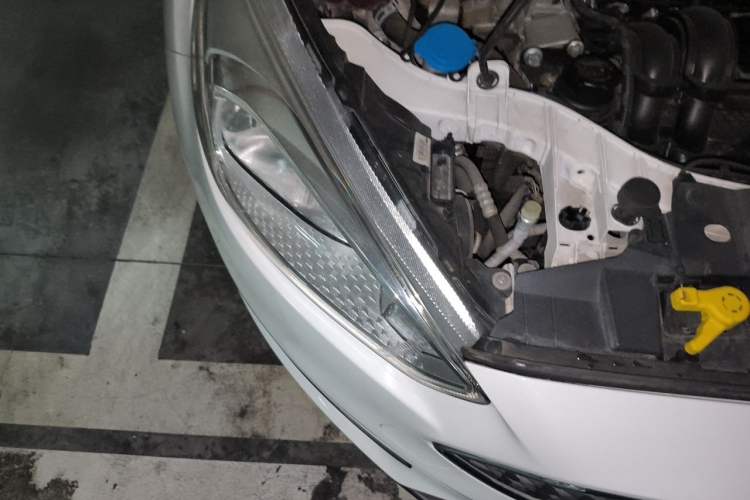 Used Ford Focus 2015 Hatchback 1.6L Automatic Comfort Model Right Front Headlight