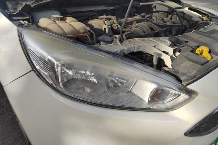Used Ford Focus 2015 Hatchback 1.6L Manual Comfort Edition Right Front Headlight