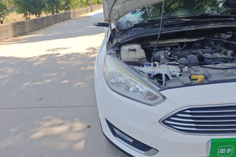 Used Ford Focus 2015 Sedan 1.6L Manual Fashion Edition Right Front Headlight
