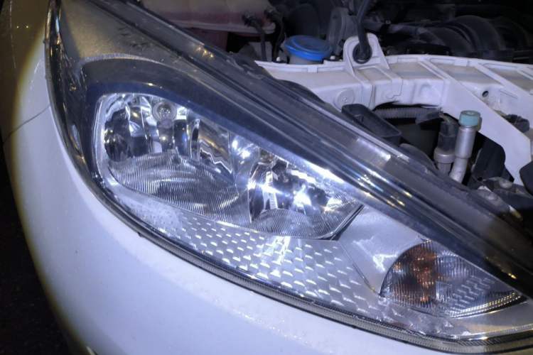 Used Ford Focus 2015 Hatchback 1.6L Automatic Fashion Edition Right Front Headlight