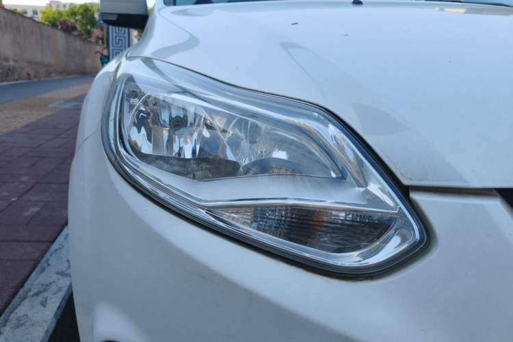 Used Ford Focus 2015 Sedan 1.6L Manual Comfort Model Right Front Headlight