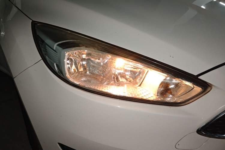 Used Ford Focus 2015 Hatchback EcoBoost 180 Automatic Elite Model Right Front Headlight