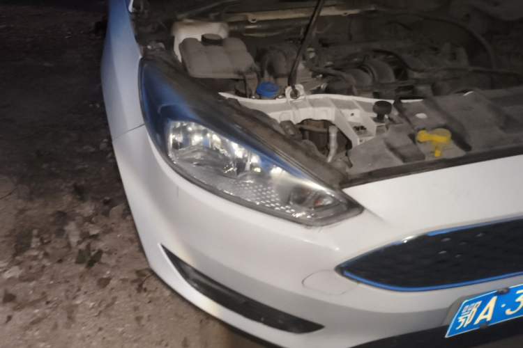 Used Ford Focus 2015 Hatchback 1.6L Manual Comfort Edition Right Front Headlight