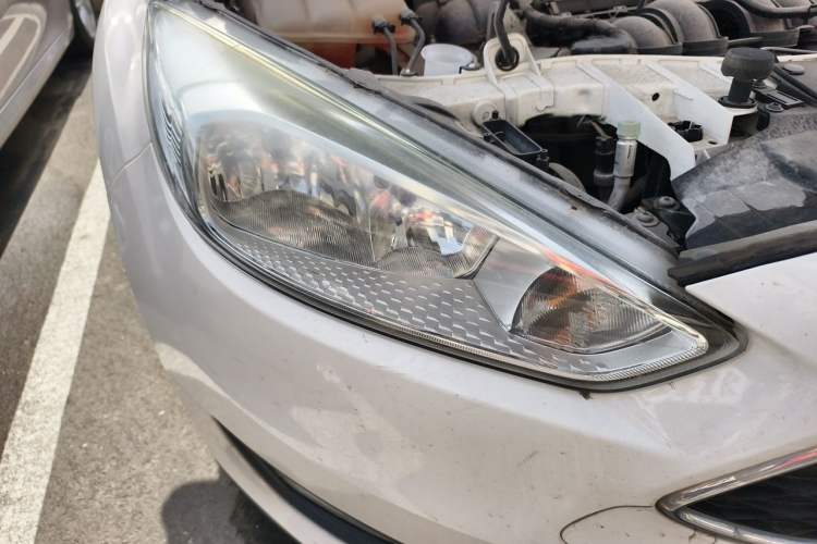 Used Ford Focus 2015 Hatchback 1.6L Automatic Comfort Model Right Front Headlight