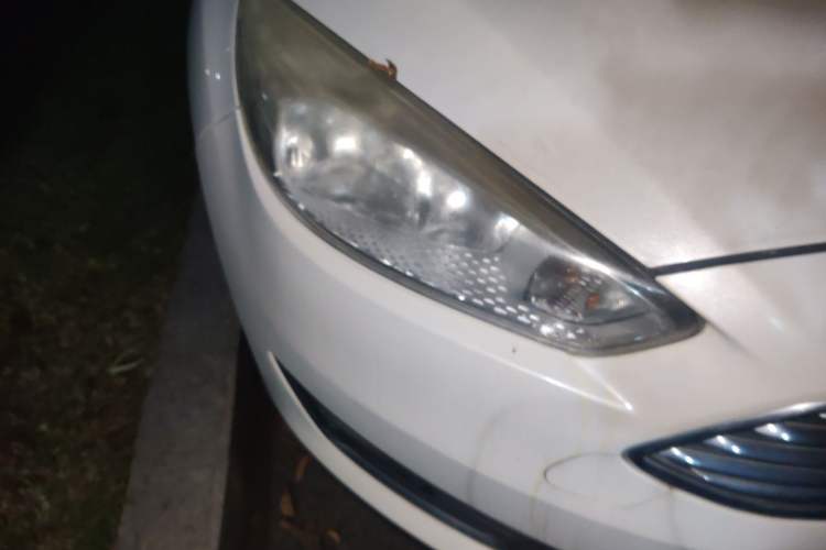Used Ford Focus 2015 Sedan 1.6L Automatic Trend Model Right Front Headlight