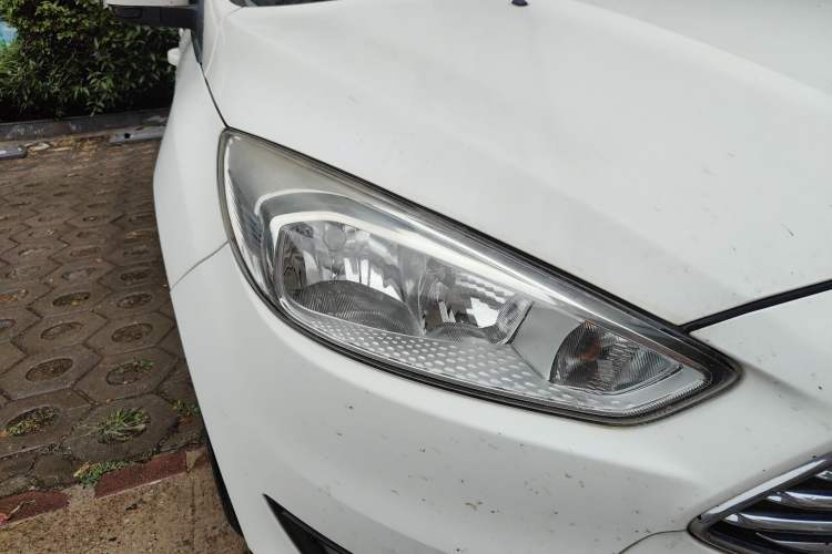 Used Ford Focus 2015 Sedan 1.6L Automatic Trend Model Right Front Headlight