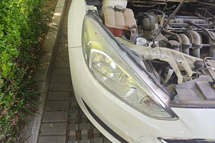 Used Ford Focus 2015 Hatchback 1.6L Automatic Comfort Model Right Front Headlight