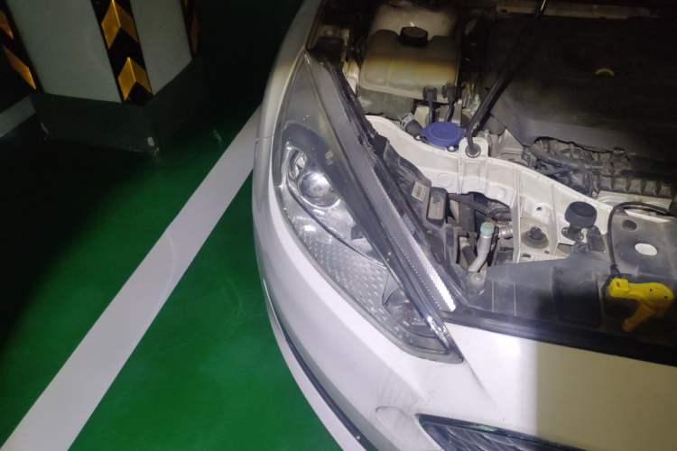 Used Ford Focus 2015 Hatchback EcoBoost 180 Automatic Elite Model Right Front Headlight