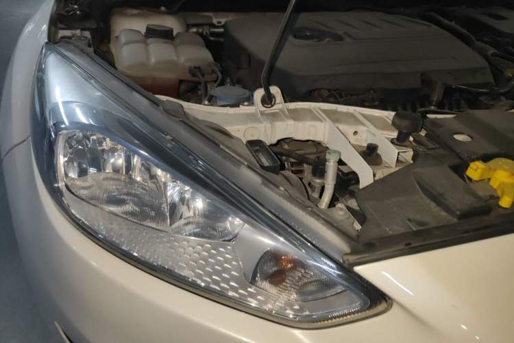 Used Ford Focus 2015 Sedan EcoBoost 180 Automatic Elite Model Right Front Headlight