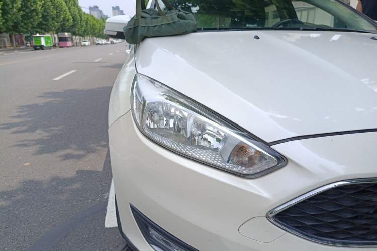 Used Ford Focus 2015 Hatchback 1.6L Automatic Fashion Edition Right Front Headlight