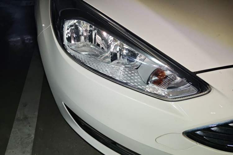 Used Ford Focus 2015 Sedan 1.6L Automatic Comfort Model Right Front Headlight