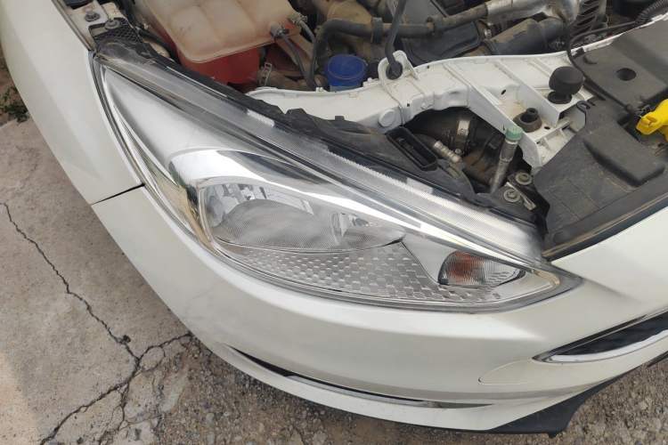 Used Ford Focus 2015 Hatchback EcoBoost 125 Automatic Supreme Style Edition Right Front Headlight