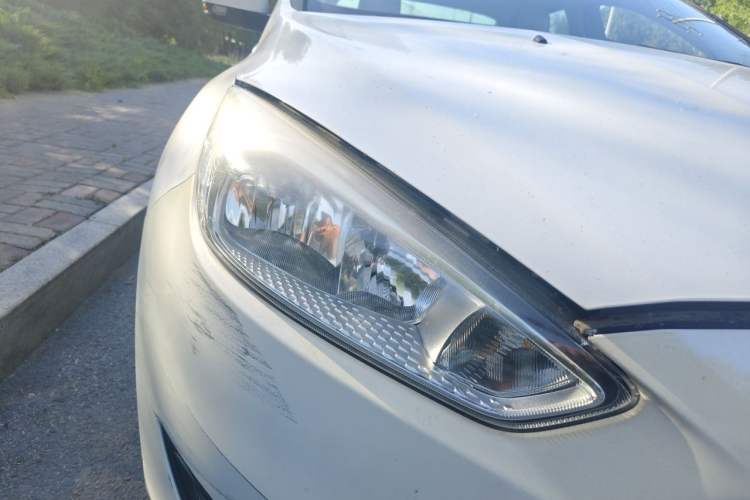 Used Ford Focus 2015 Sedan 1.6L Manual Comfort Model Right Front Headlight