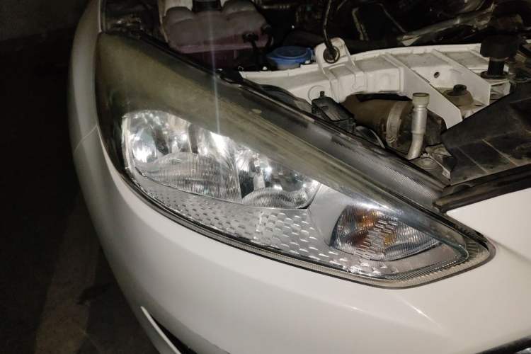 Used Ford Focus 2015 Sedan EcoBoost 125 Automatic Supreme Style Edition Right Front Headlight