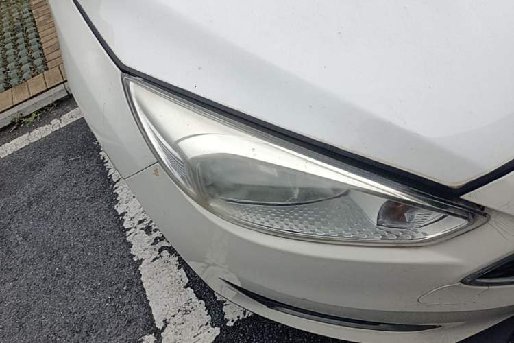 Used Ford Focus 2015 Hatchback 1.6L Automatic Fashion Edition Right Front Headlight