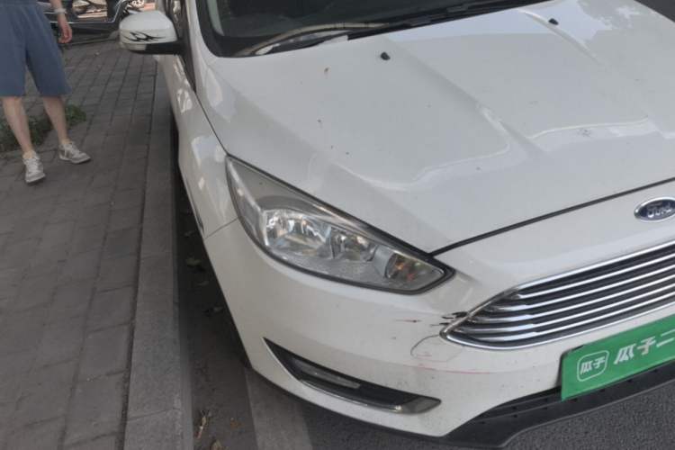 Used Ford Focus 2015 Sedan EcoBoost 125 Manual – Ultra-Style Edition Right Front Headlight