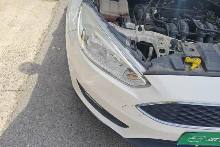 Used Ford Focus 2015 Hatchback 1.6L Automatic Comfort Model Right Front Headlight